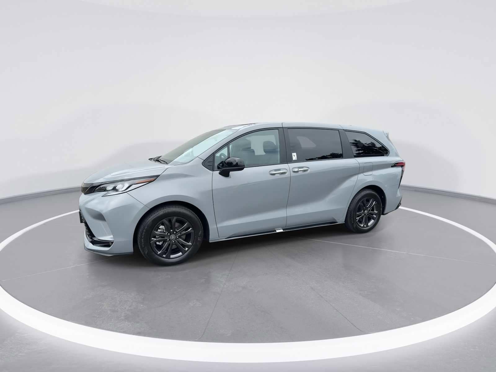Thumbnail: 2025 Toyota Sienna - 4