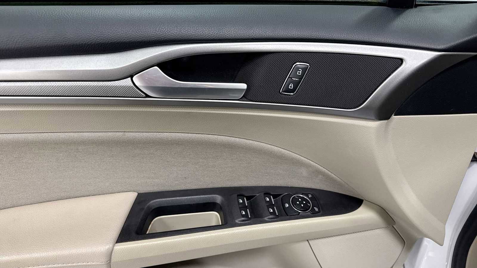 Thumbnail: 2020 Ford Fusion - 15