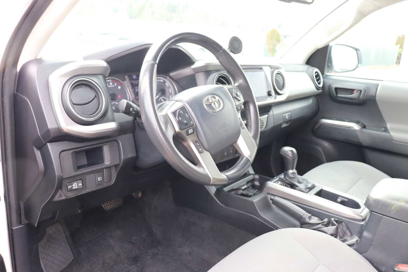 Thumbnail: 2019 Toyota Tacoma - 10