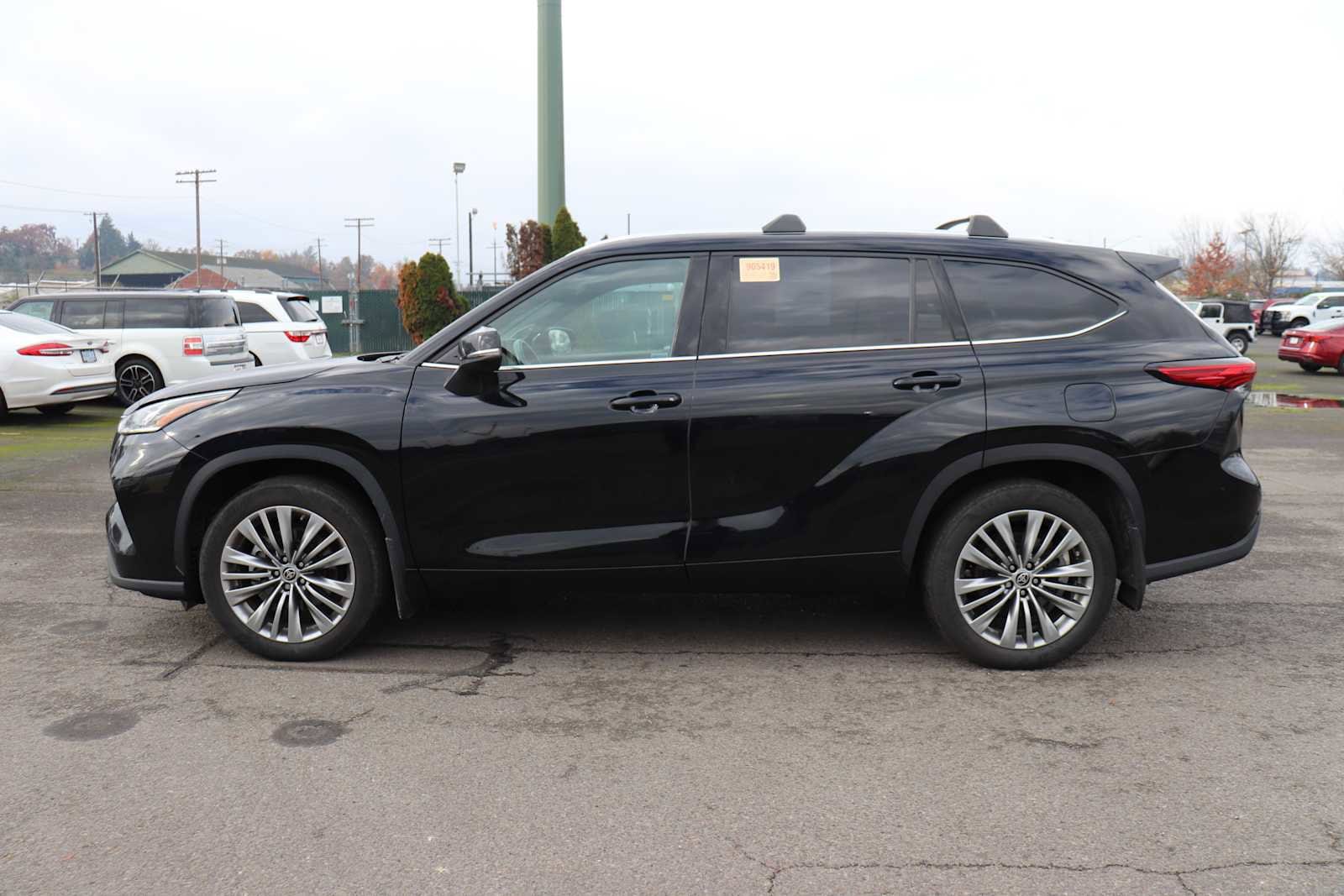 Thumbnail: 2021 Toyota Highlander - 8