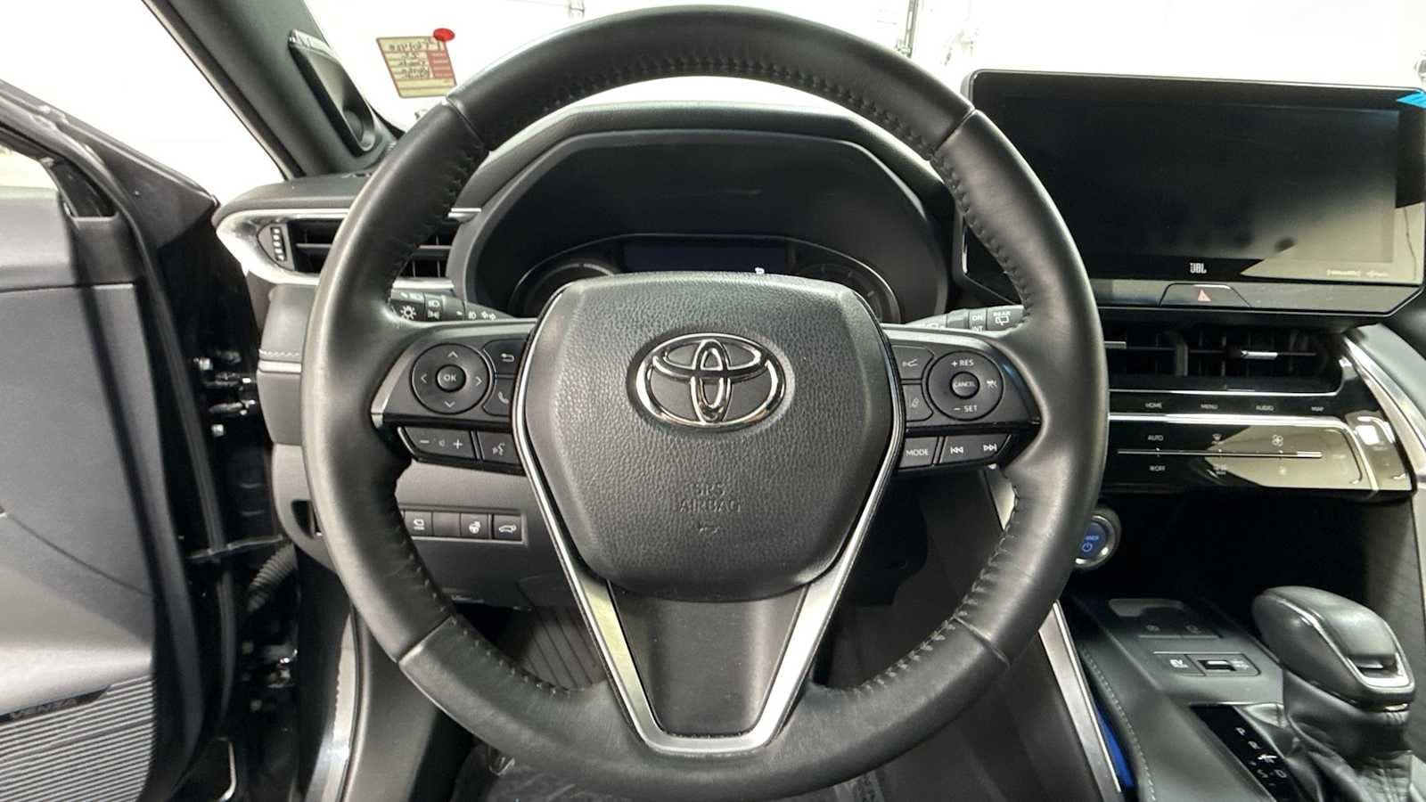 Thumbnail: 2022 Toyota Venza - 16