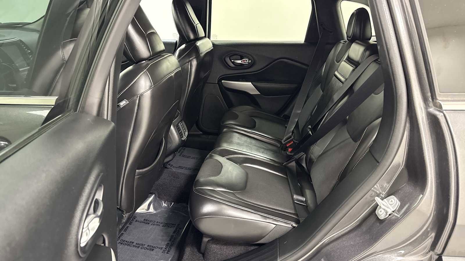 Thumbnail: 2018 Jeep Cherokee - 23