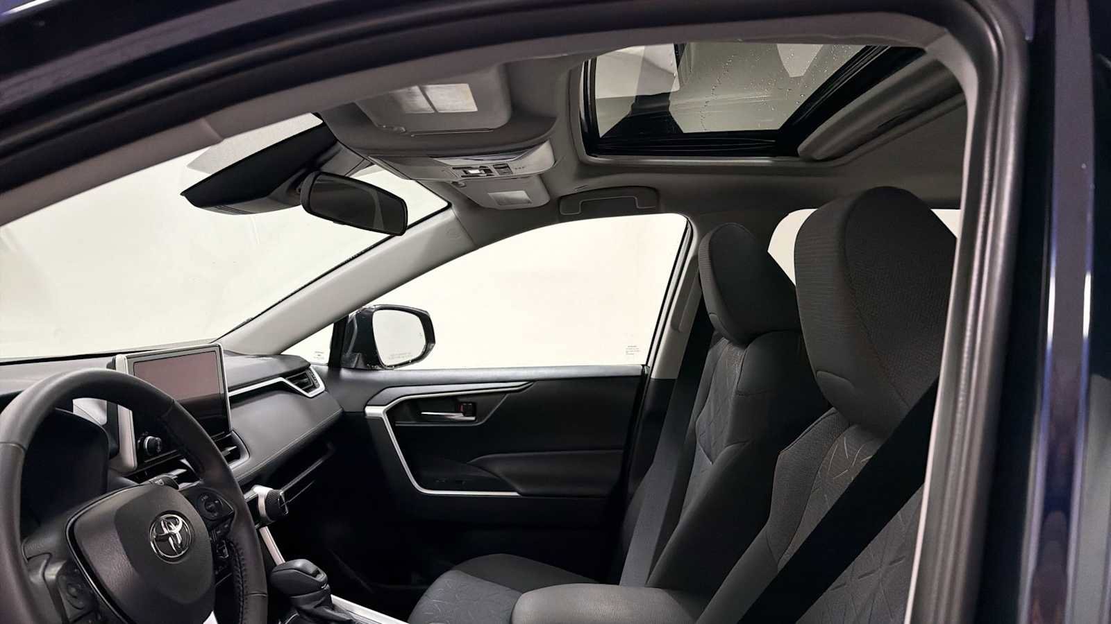 Thumbnail: 2025 Toyota RAV4 - 24