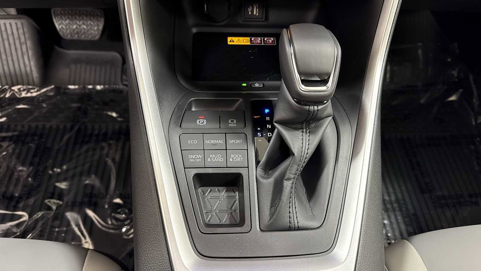 Thumbnail: 2025 Toyota RAV4 - 22