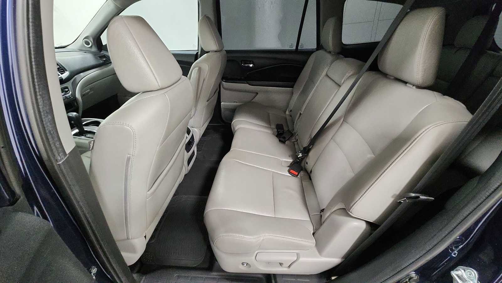 Thumbnail: 2017 Honda Pilot - 24