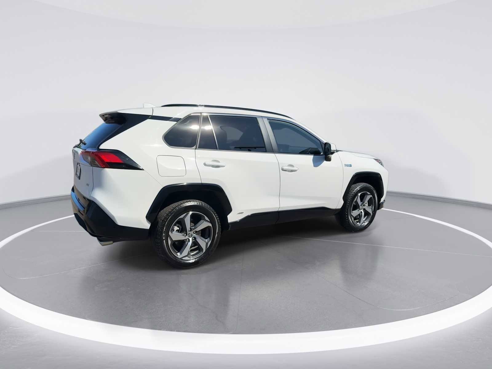 Thumbnail: 2021 Toyota RAV4 - 8