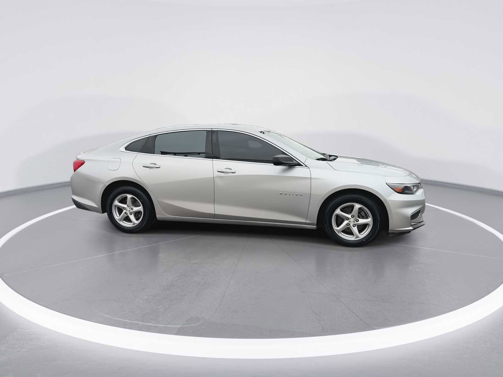 Thumbnail: 2018 Chevrolet Malibu - 9