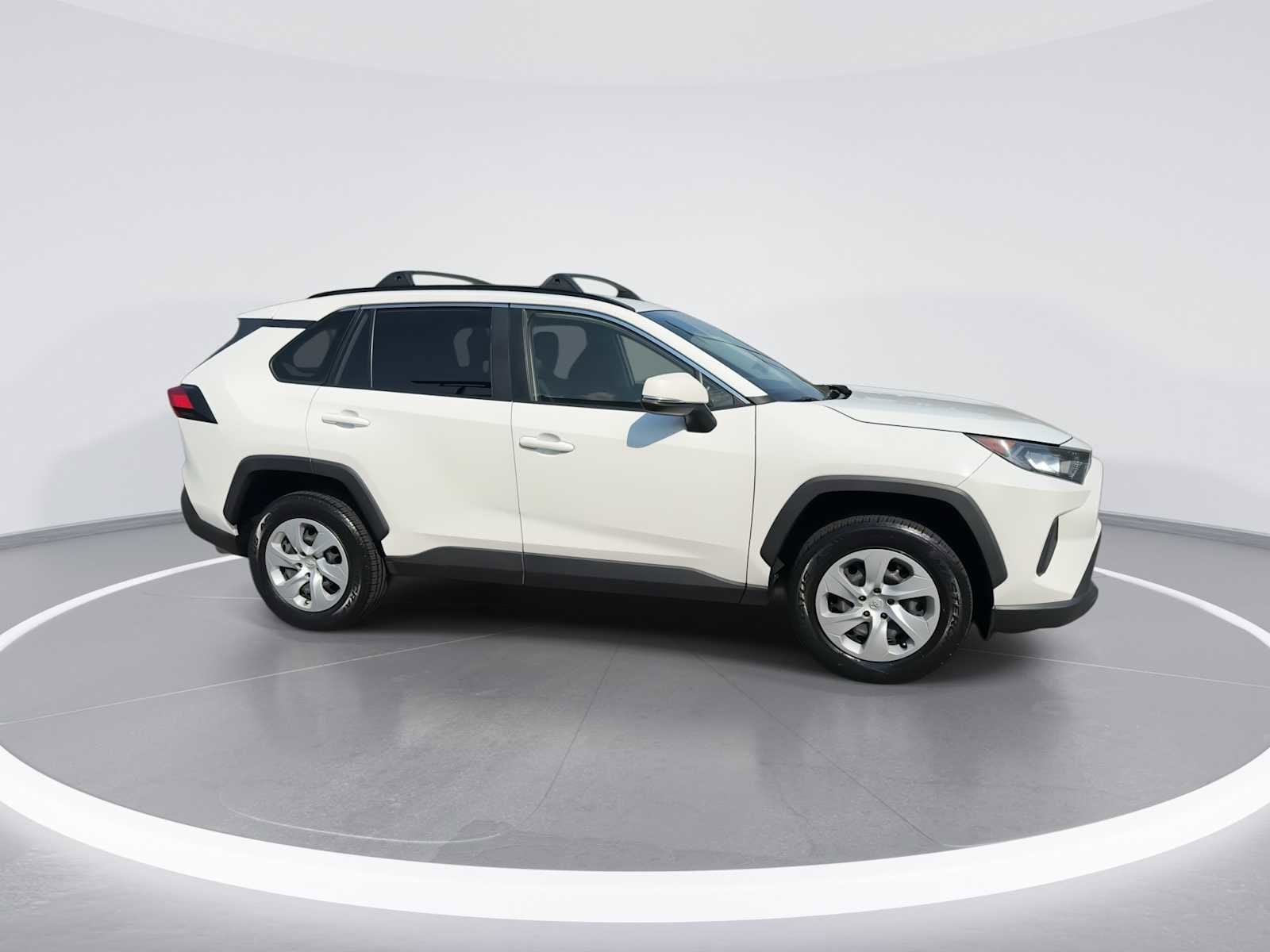 Thumbnail: 2019 Toyota RAV4 - 9