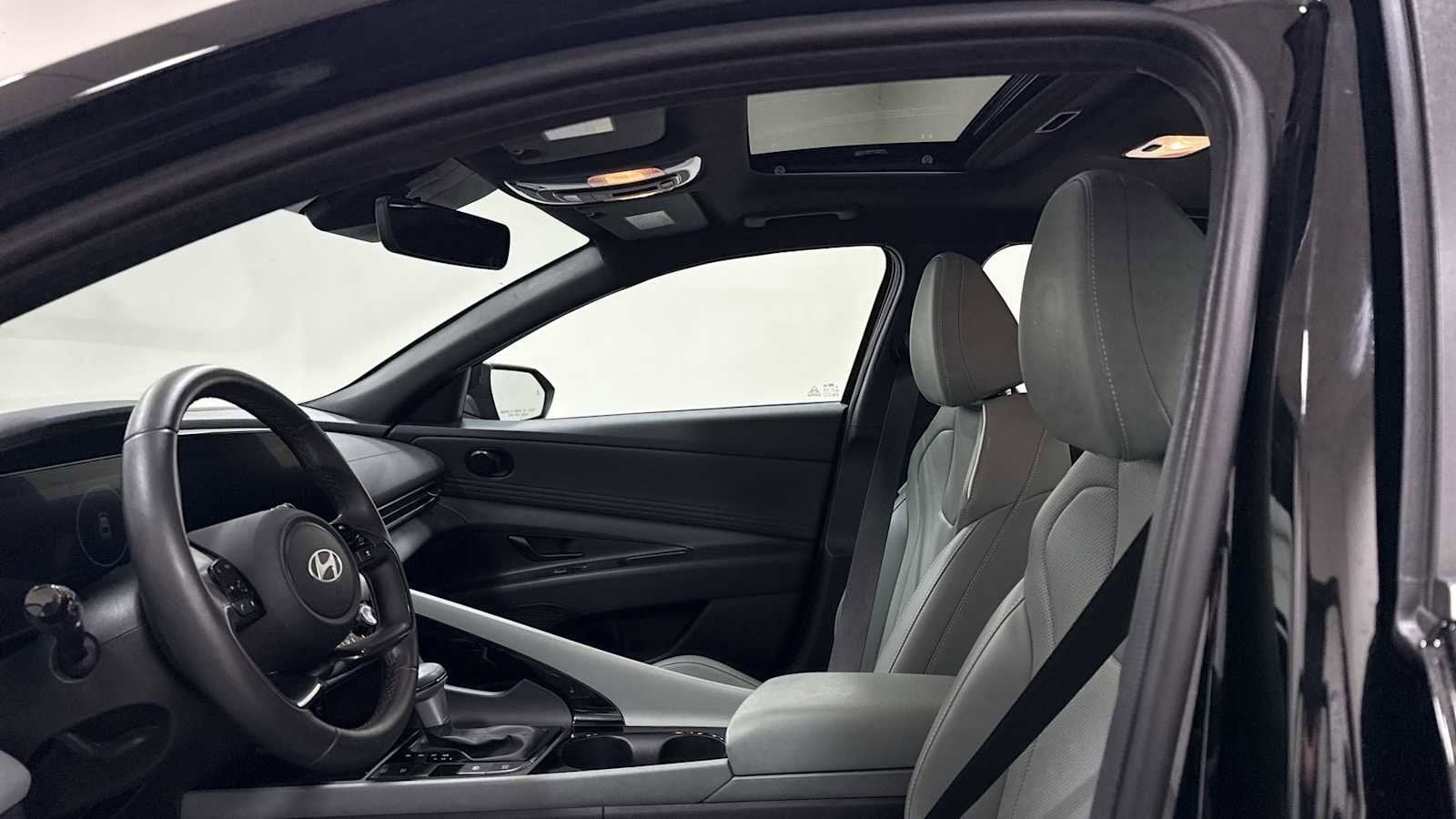 Thumbnail: 2025 Hyundai Elantra - 24