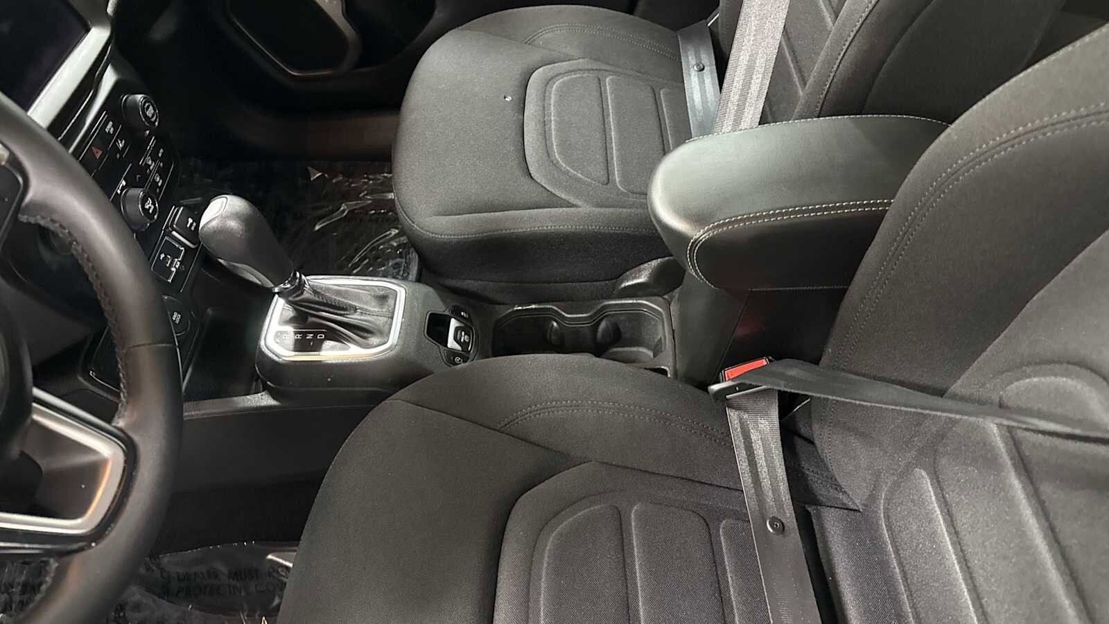 Thumbnail: 2022 Jeep Renegade - 23