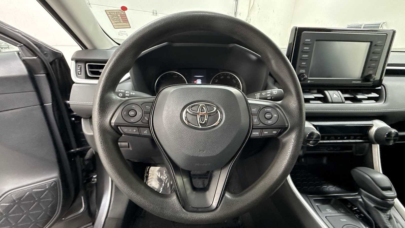 Thumbnail: 2021 Toyota RAV4 - 16