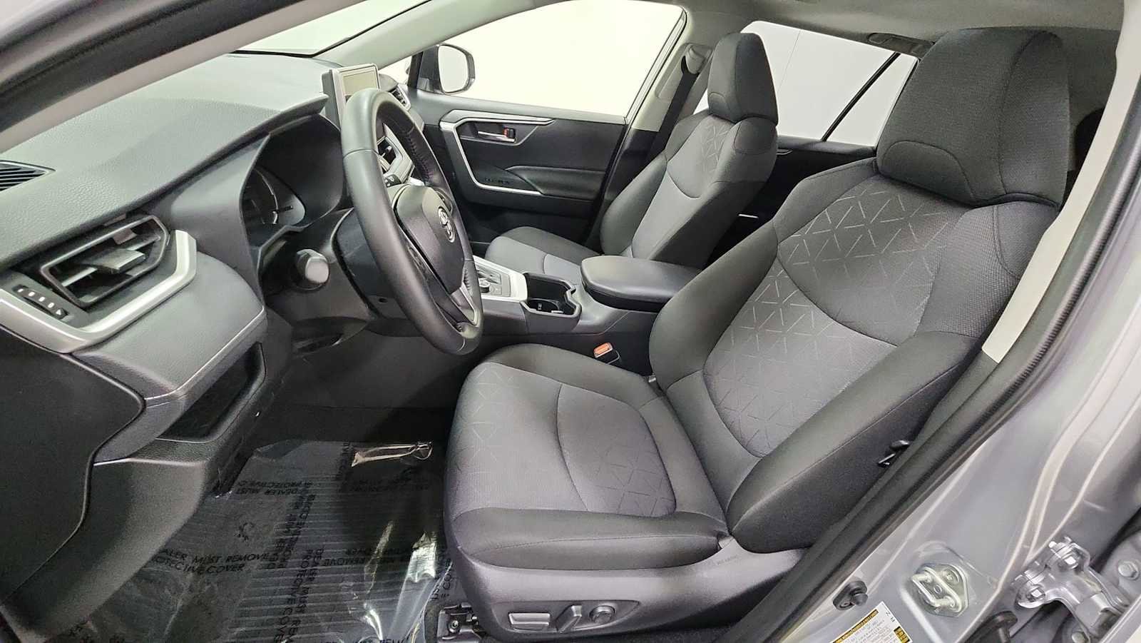 Thumbnail: 2025 Toyota RAV4 - 13