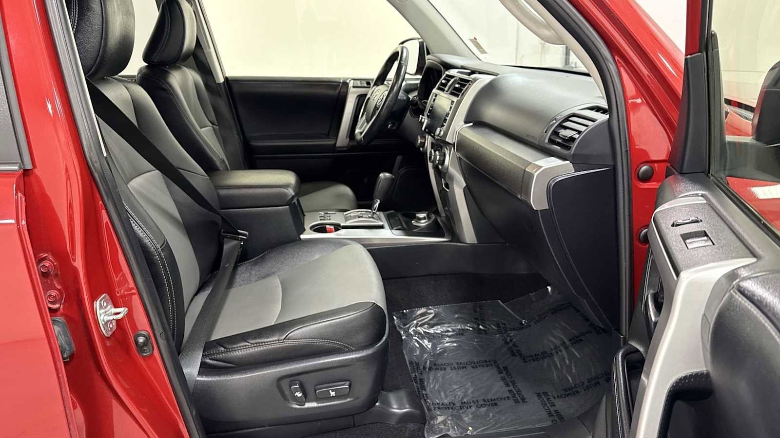 Thumbnail: 2022 Toyota 4Runner - 30