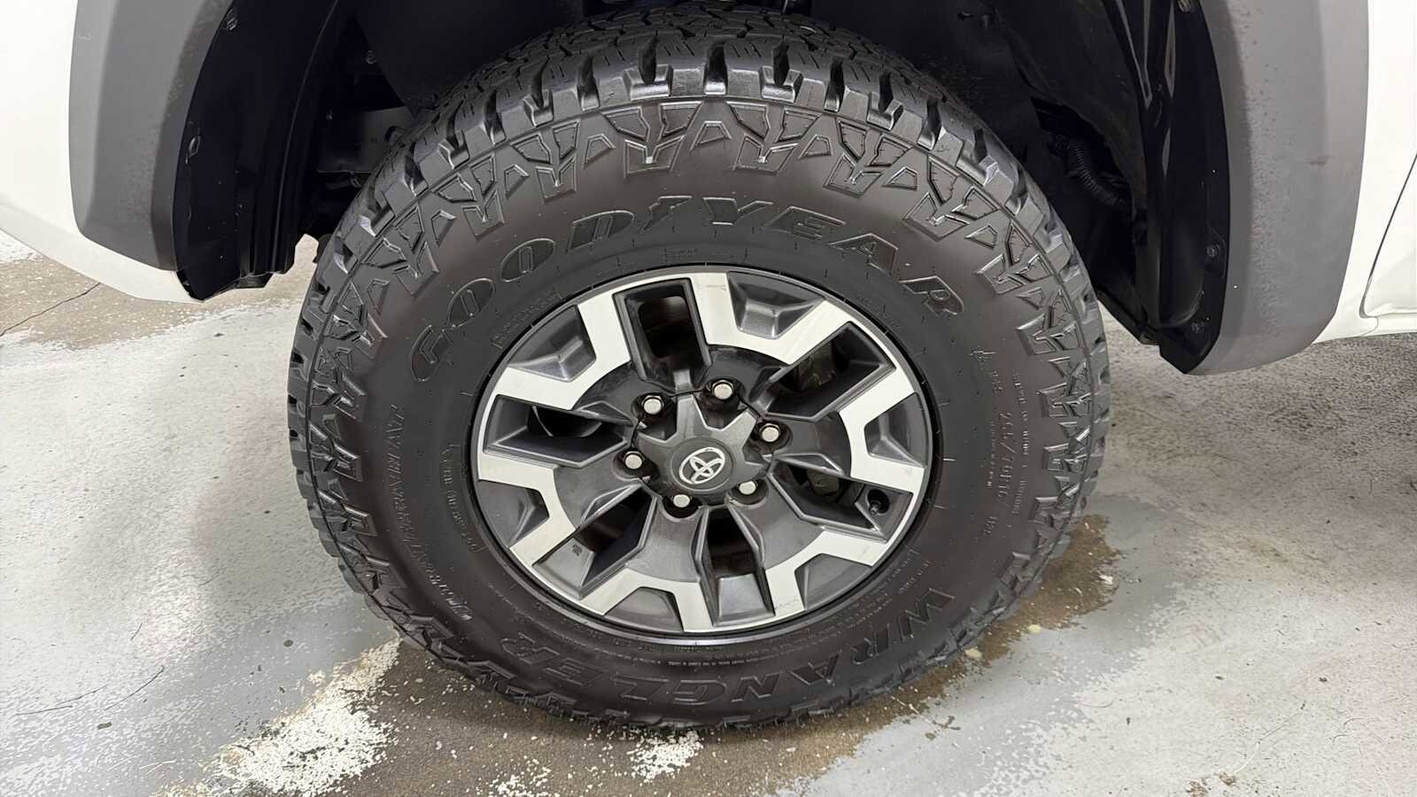 Thumbnail: 2021 Toyota Tacoma - 10