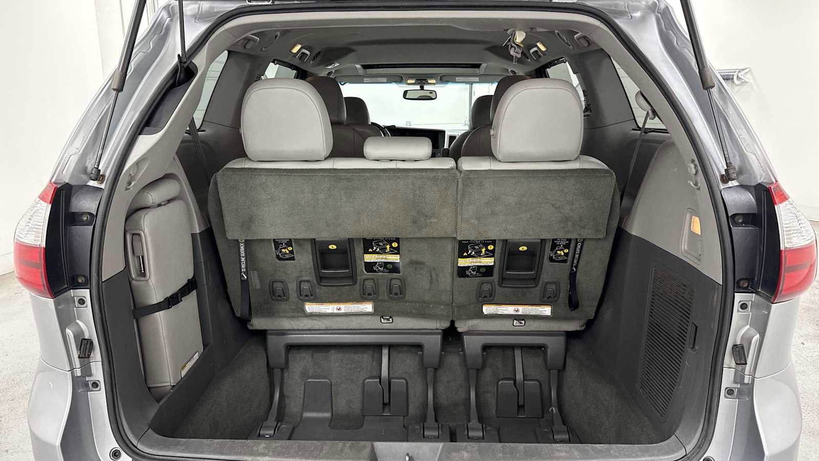 Thumbnail: 2017 Toyota Sienna - 29