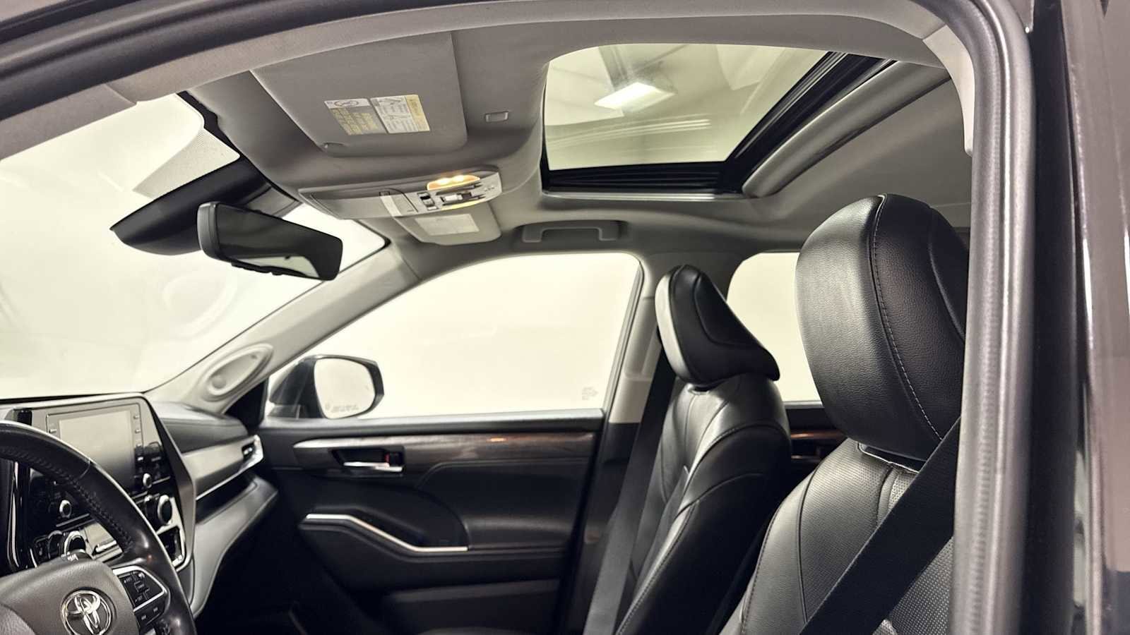 Thumbnail: 2021 Toyota Highlander - 24