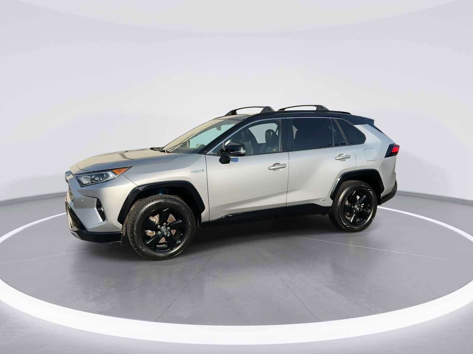2019 Toyota RAV4 Hybrid XSE photo 4