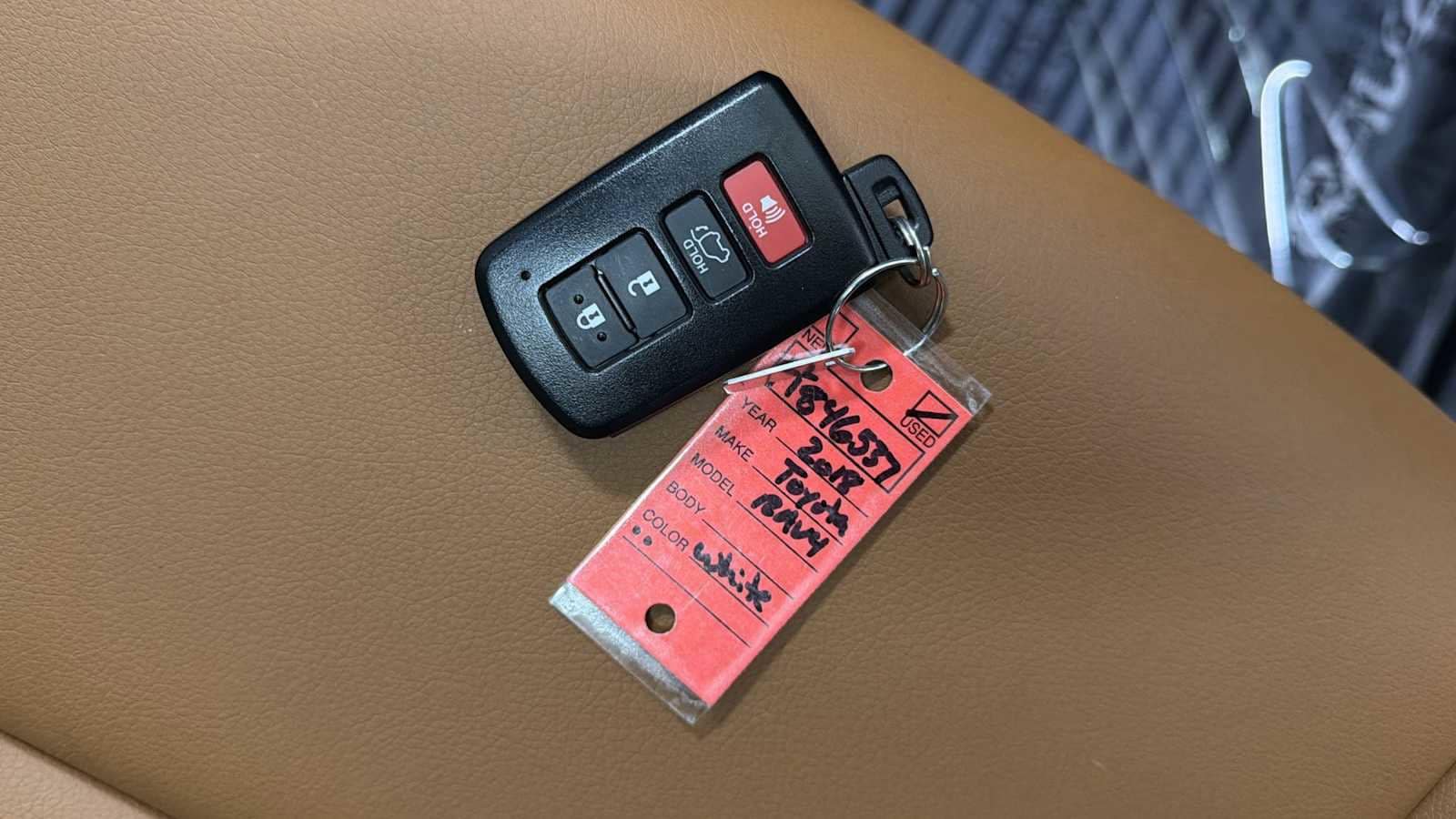 Thumbnail: 2018 Toyota RAV4 - 32