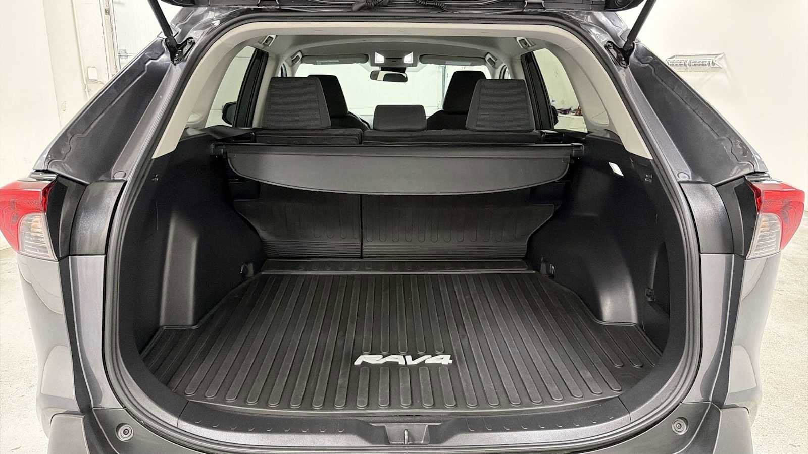 Thumbnail: 2022 Toyota RAV4 - 26