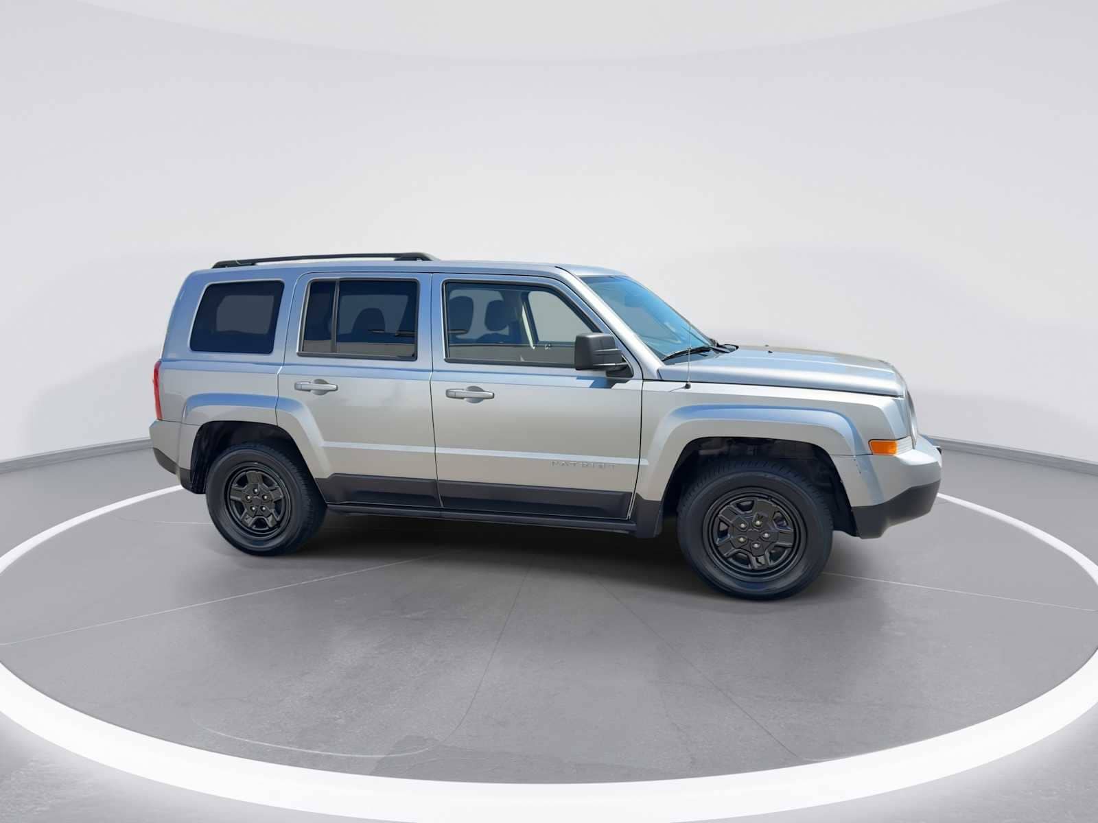 Thumbnail: 2016 Jeep Patriot - 9