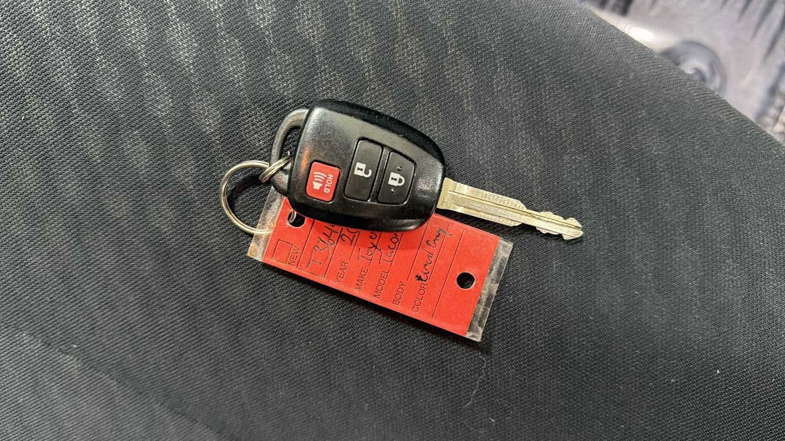 Thumbnail: 2020 Toyota Tacoma - 31