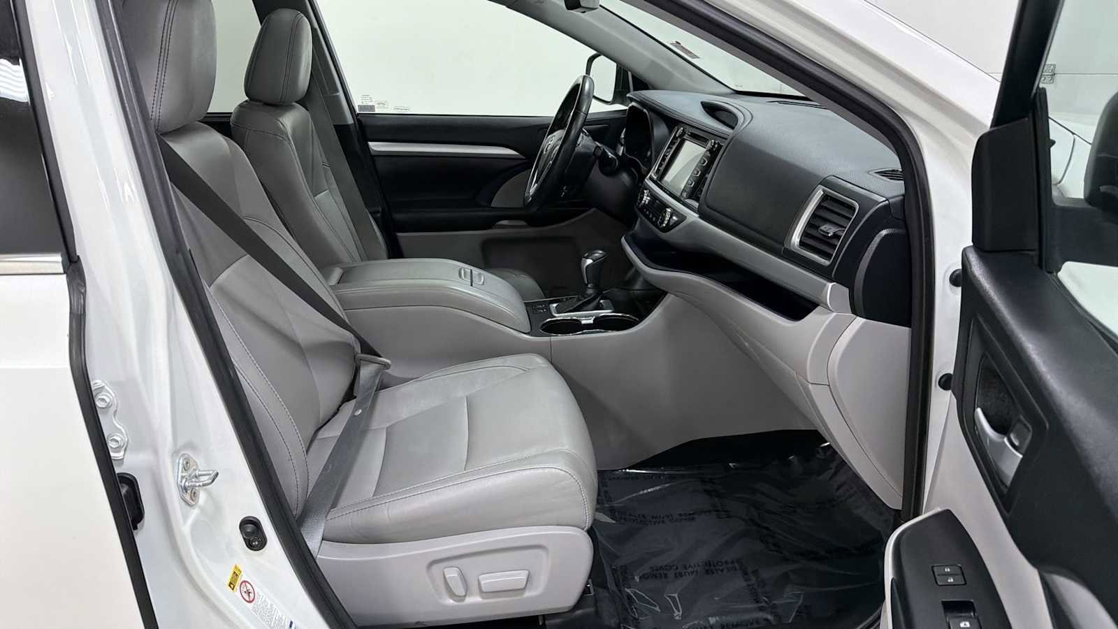 Thumbnail: 2017 Toyota Highlander - 30