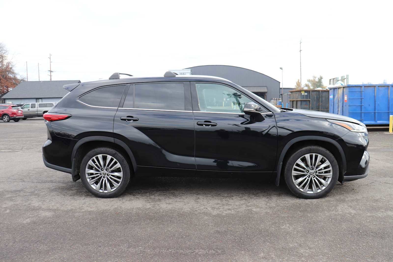 Thumbnail: 2021 Toyota Highlander - 4