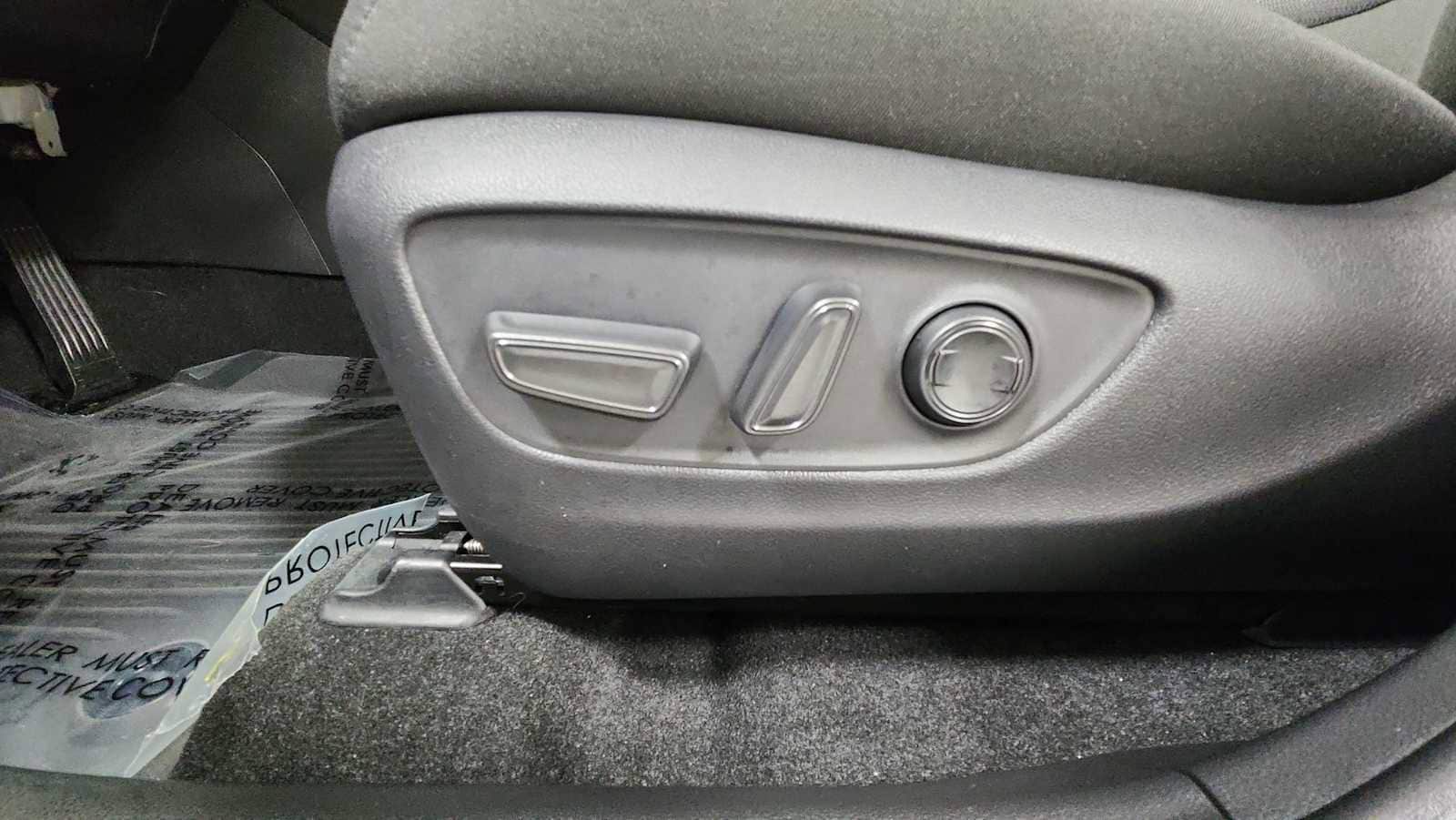 Thumbnail: 2025 Toyota RAV4 - 14