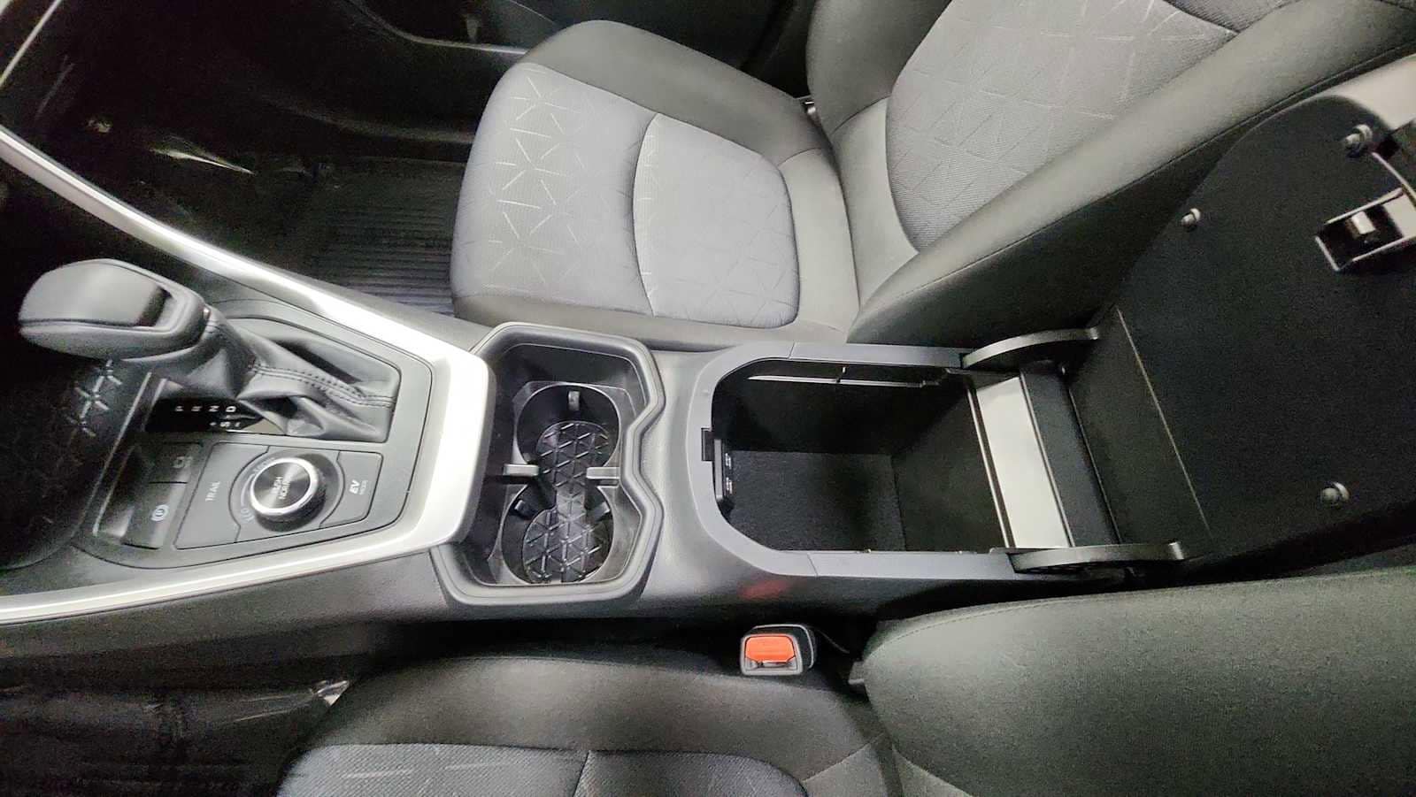 Thumbnail: 2025 Toyota RAV4 - 23