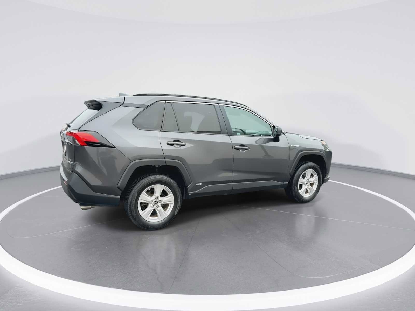 Thumbnail: 2021 Toyota RAV4 - 8