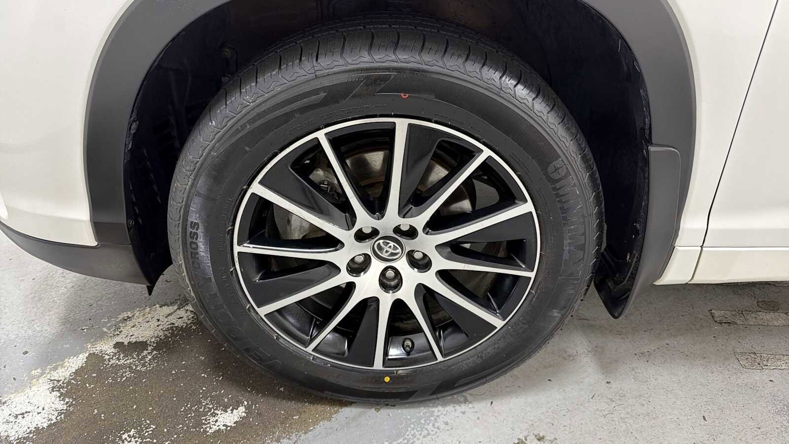 Thumbnail: 2017 Toyota Highlander - 10