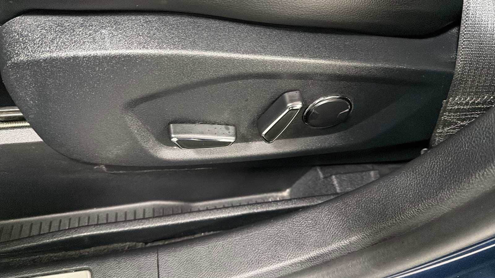 Thumbnail: 2017 Ford Edge - 14