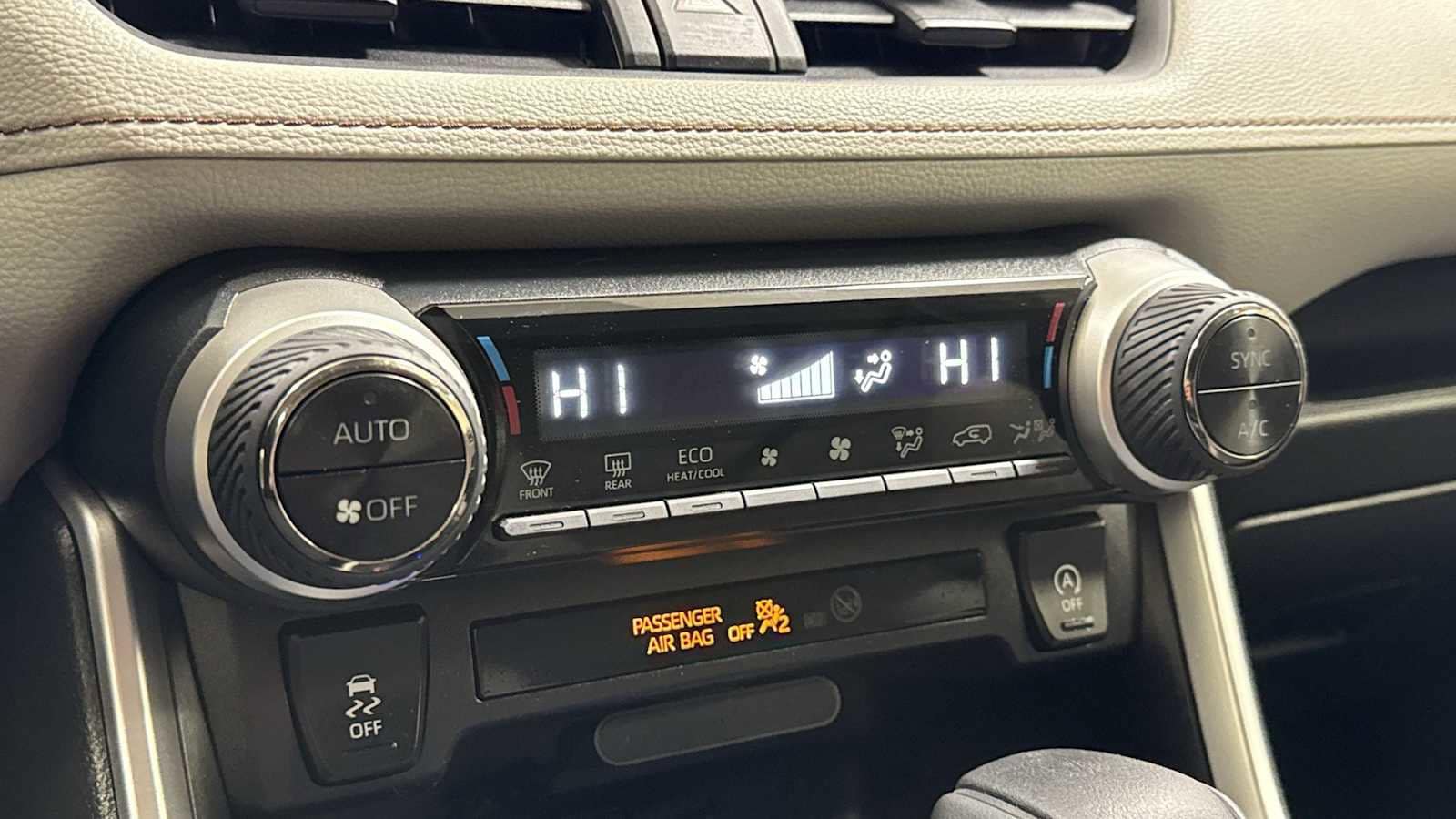 Thumbnail: 2021 Toyota RAV4 - 20