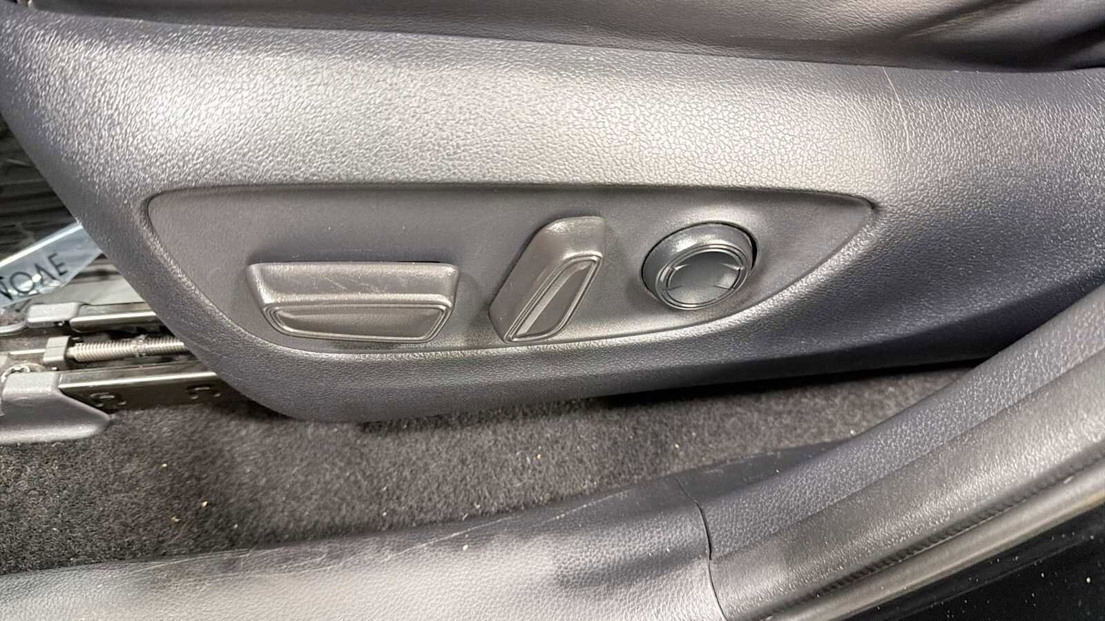 Thumbnail: 2019 Toyota RAV4 - 14