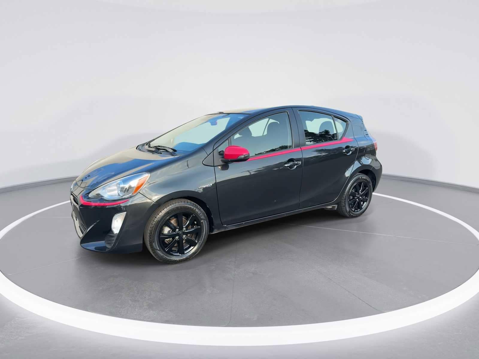 Thumbnail: 2016 Toyota Prius c - 4