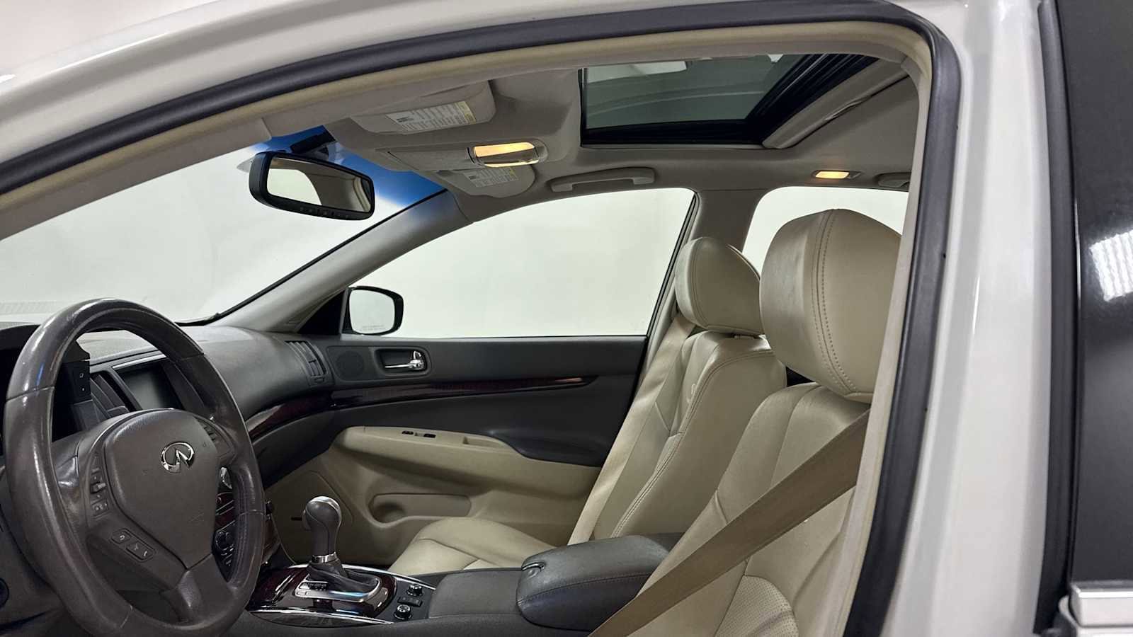 Thumbnail: 2010 INFINITI G37 - 24