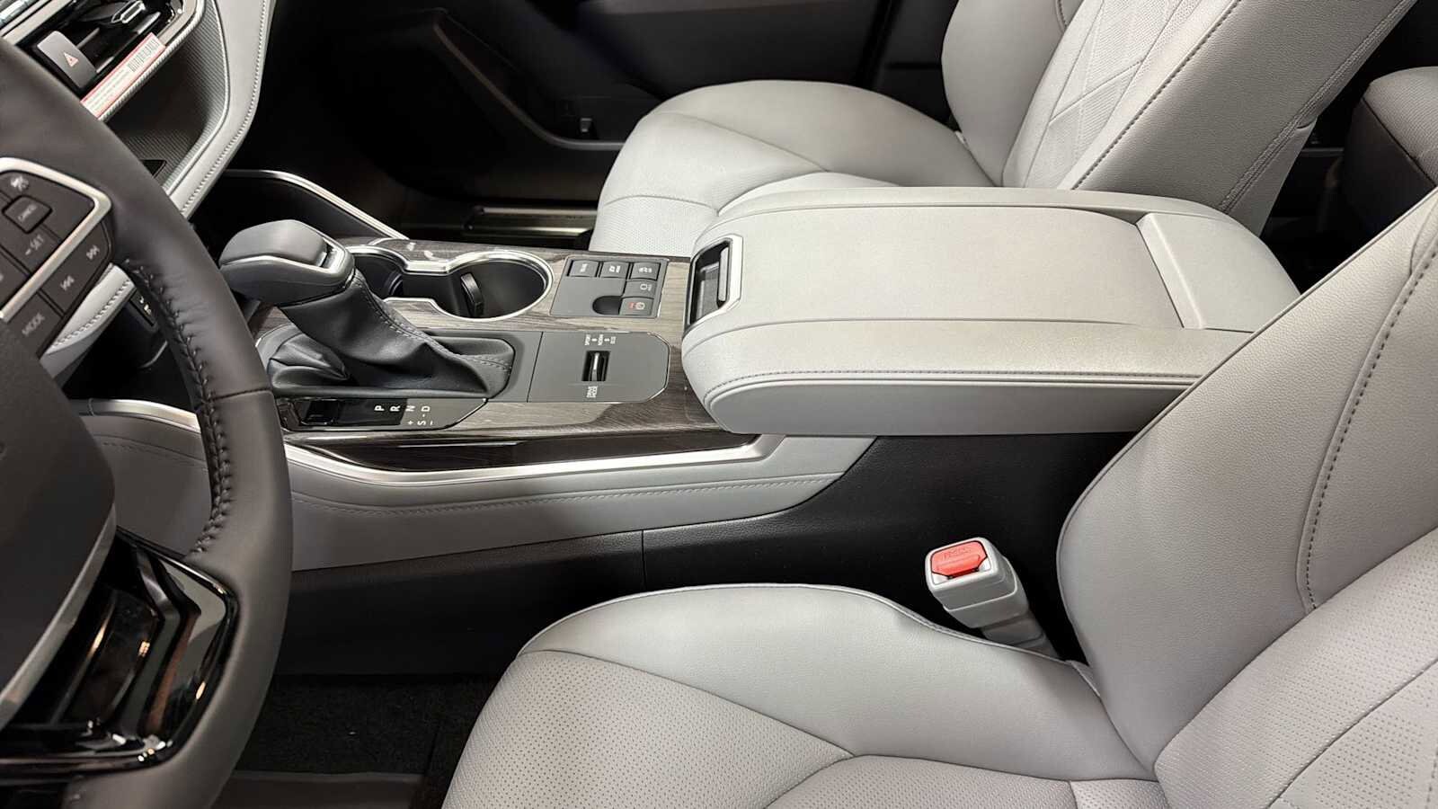 Thumbnail: 2026 Toyota Highlander - 23