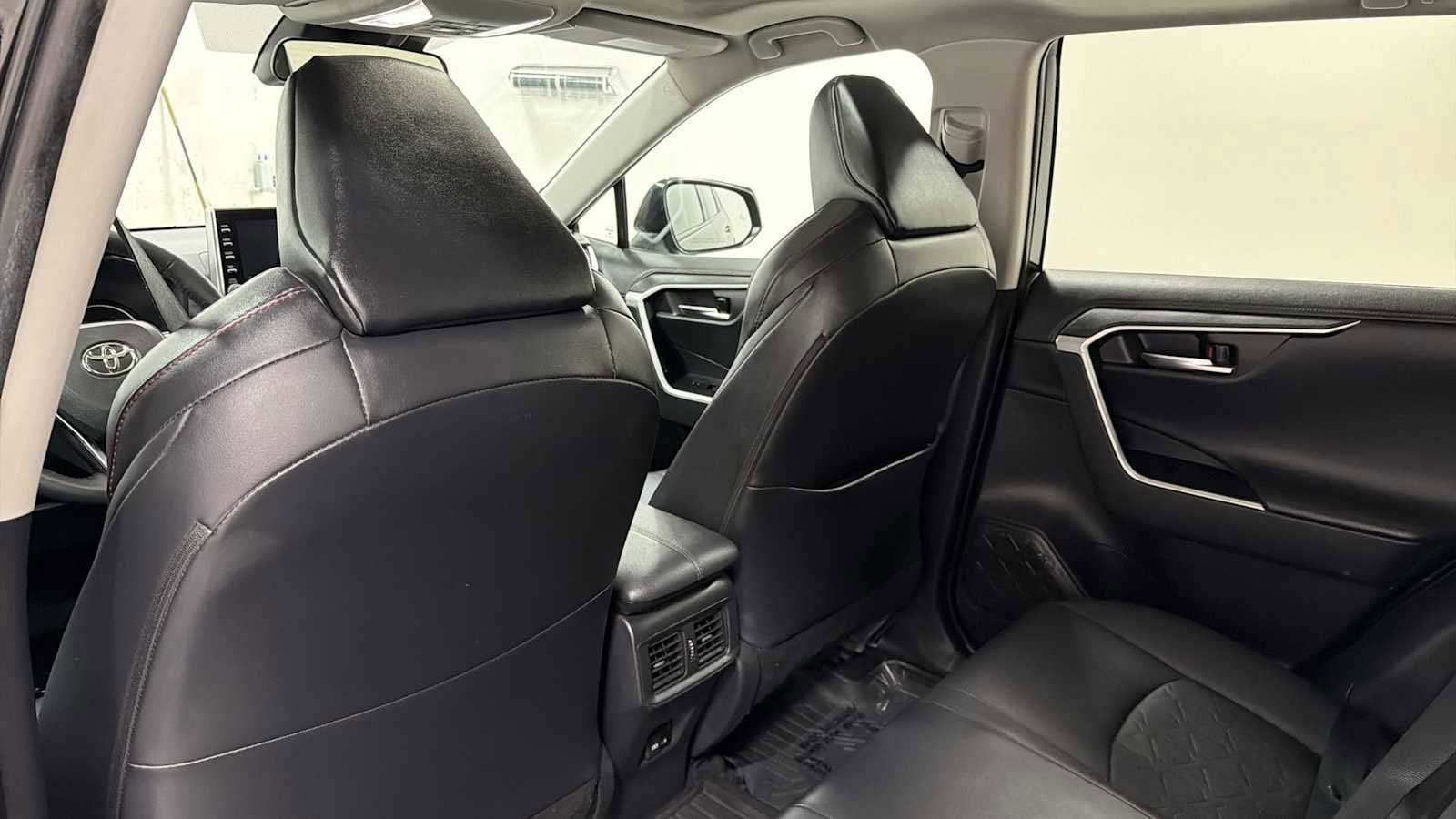 Thumbnail: 2022 Toyota RAV4 - 25