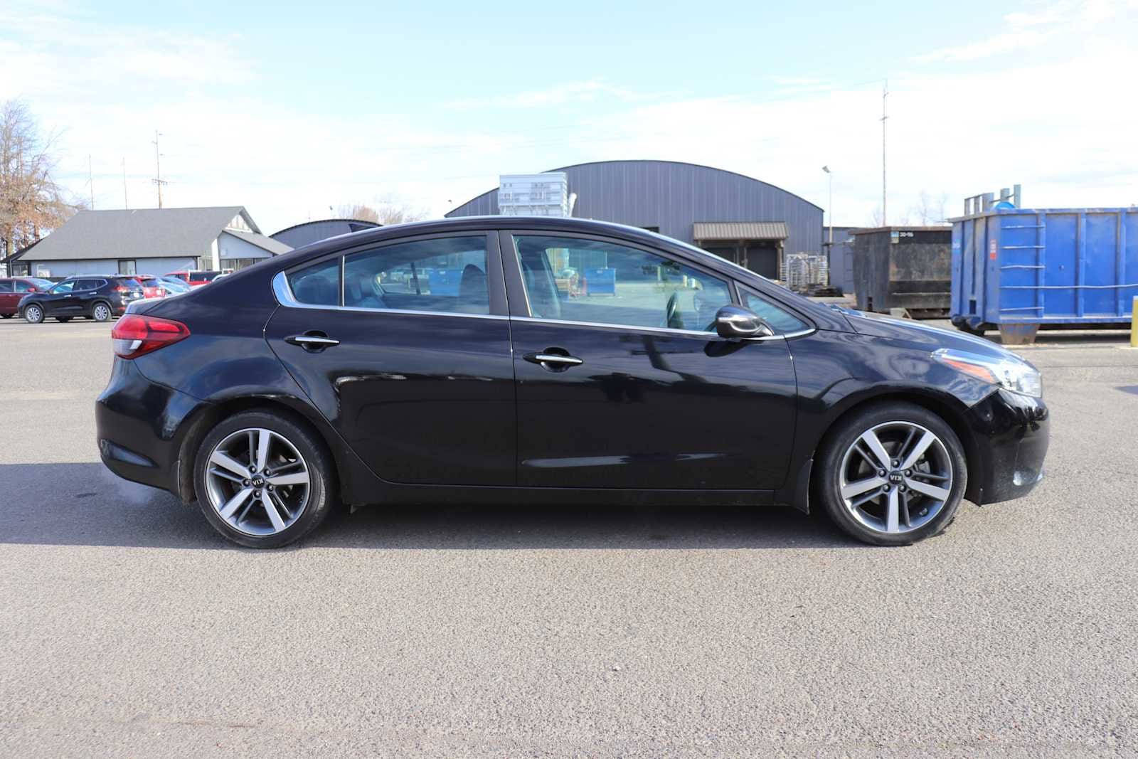 Thumbnail: 2017 Kia Forte - 4