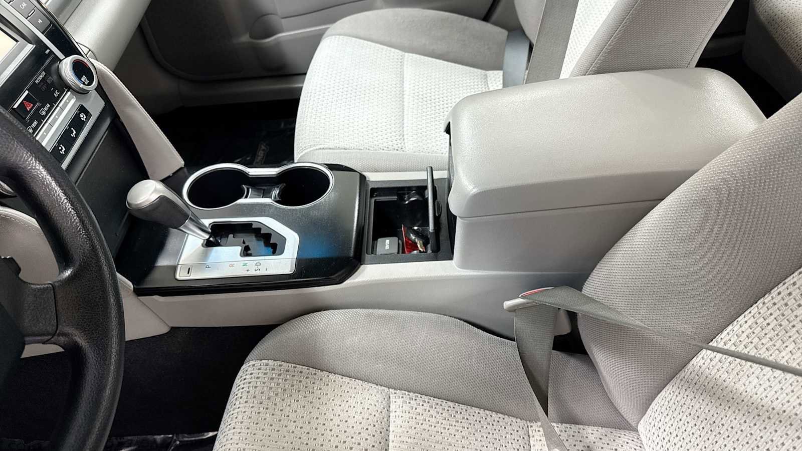 2014 Toyota Camry LE 21