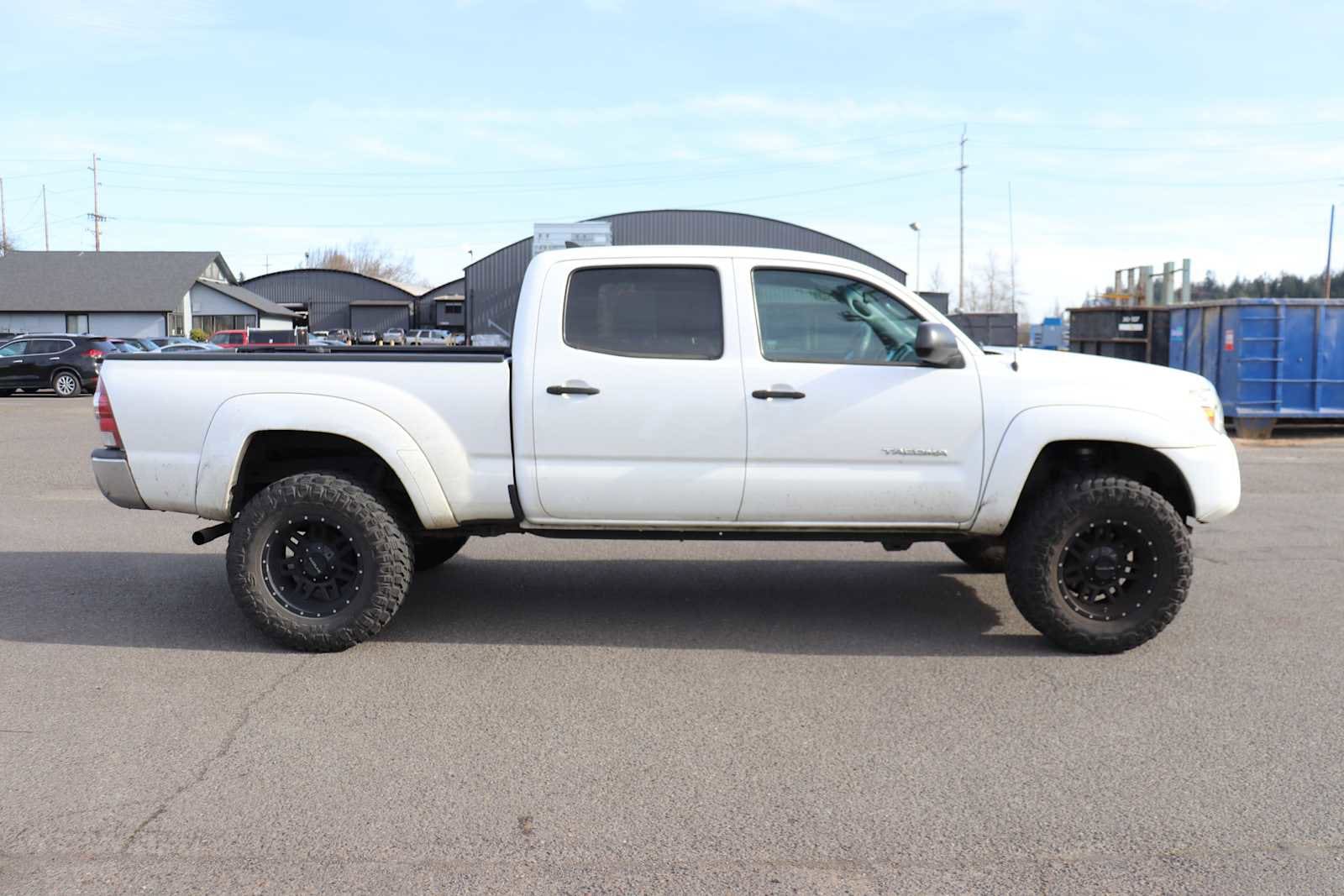 Thumbnail: 2015 Toyota Tacoma - 4