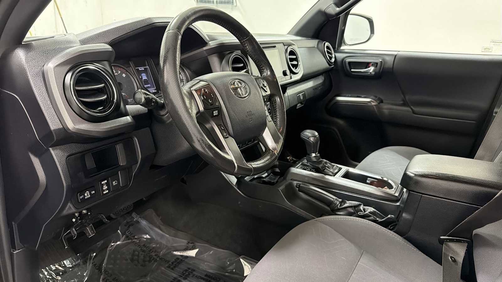 Thumbnail: 2018 Toyota Tacoma - 12