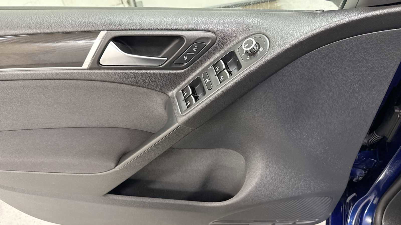Thumbnail: 2013 Volkswagen Golf - 15