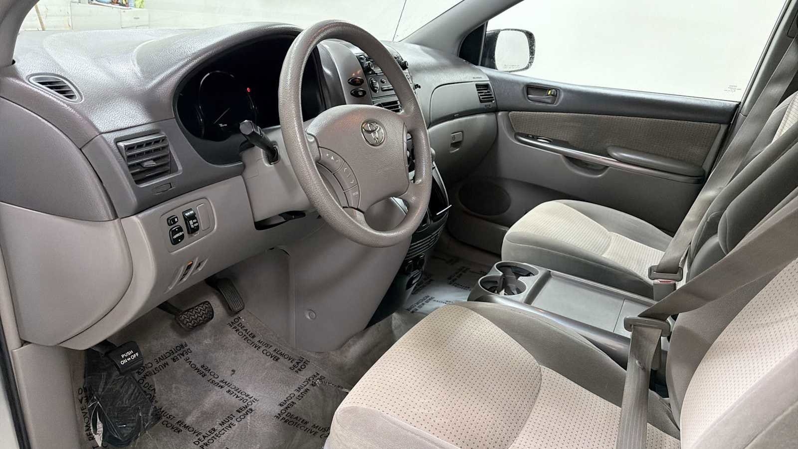 Thumbnail: 2010 Toyota Sienna - 12