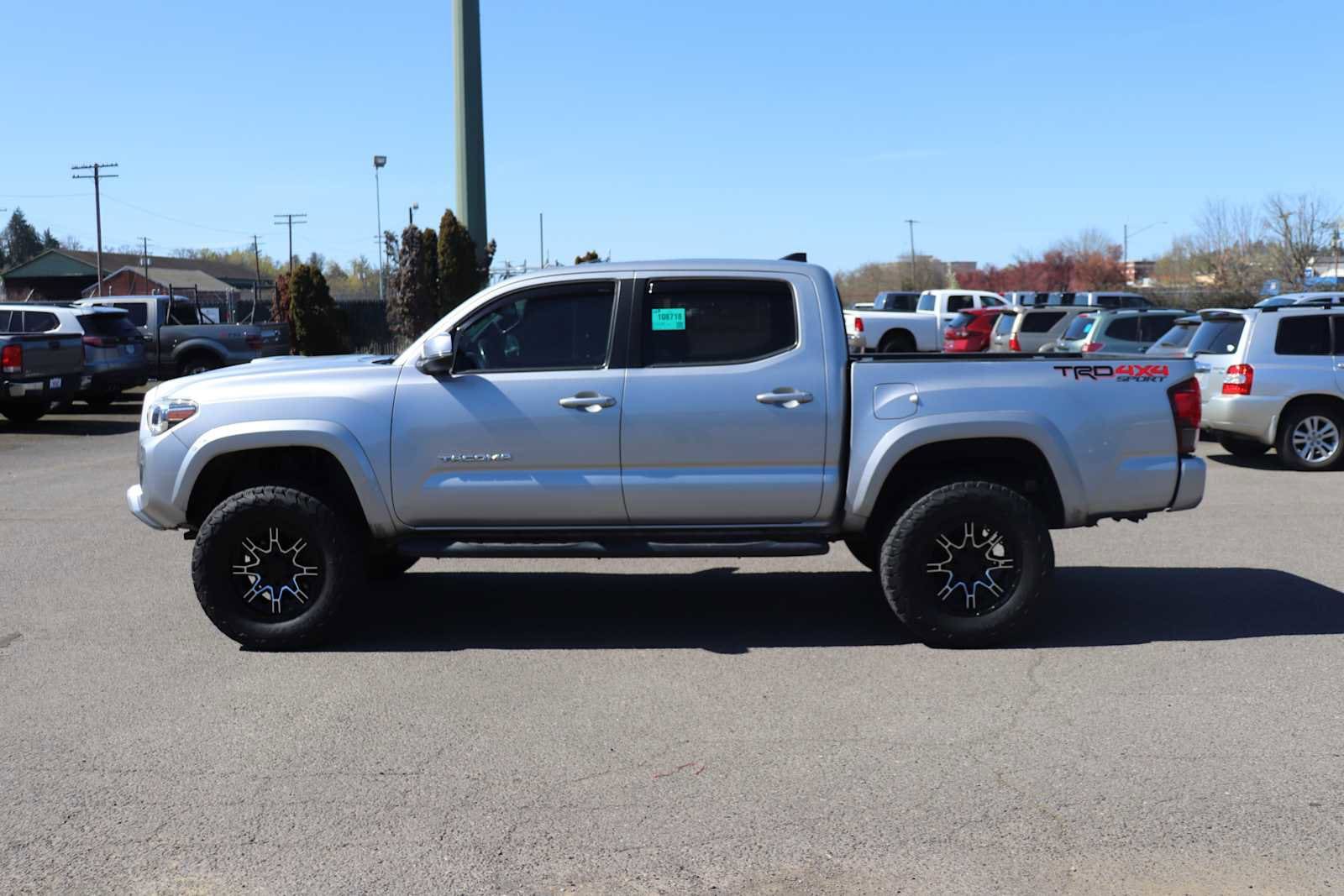 Thumbnail: 2018 Toyota Tacoma - 8