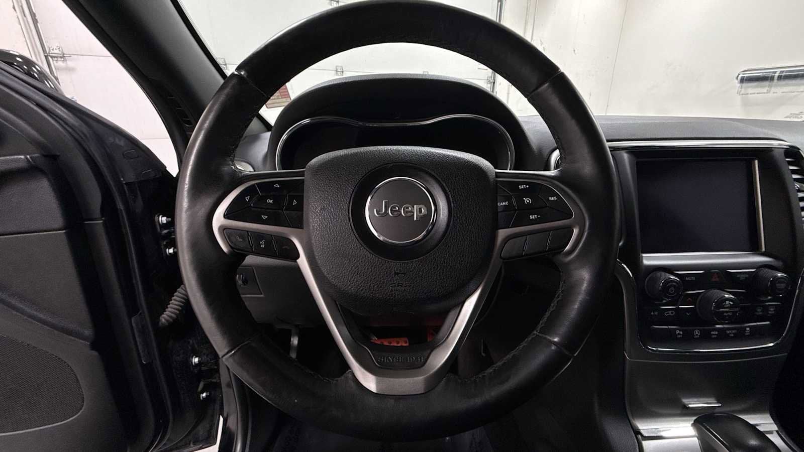 Thumbnail: 2018 Jeep Grand Cherokee - 16