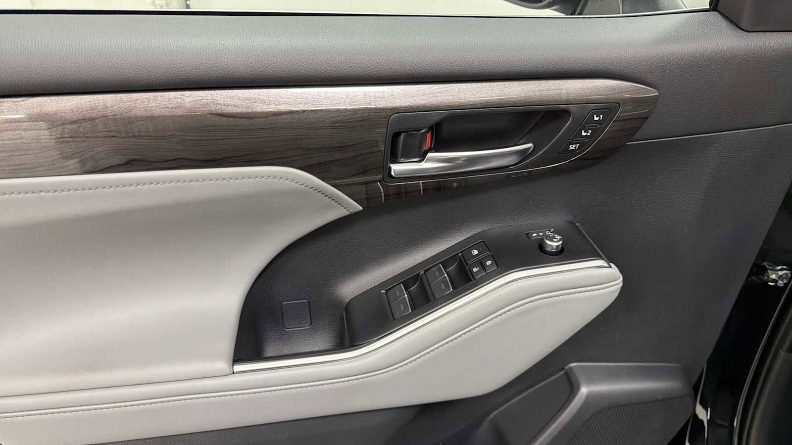 Thumbnail: 2026 Toyota Highlander - 15