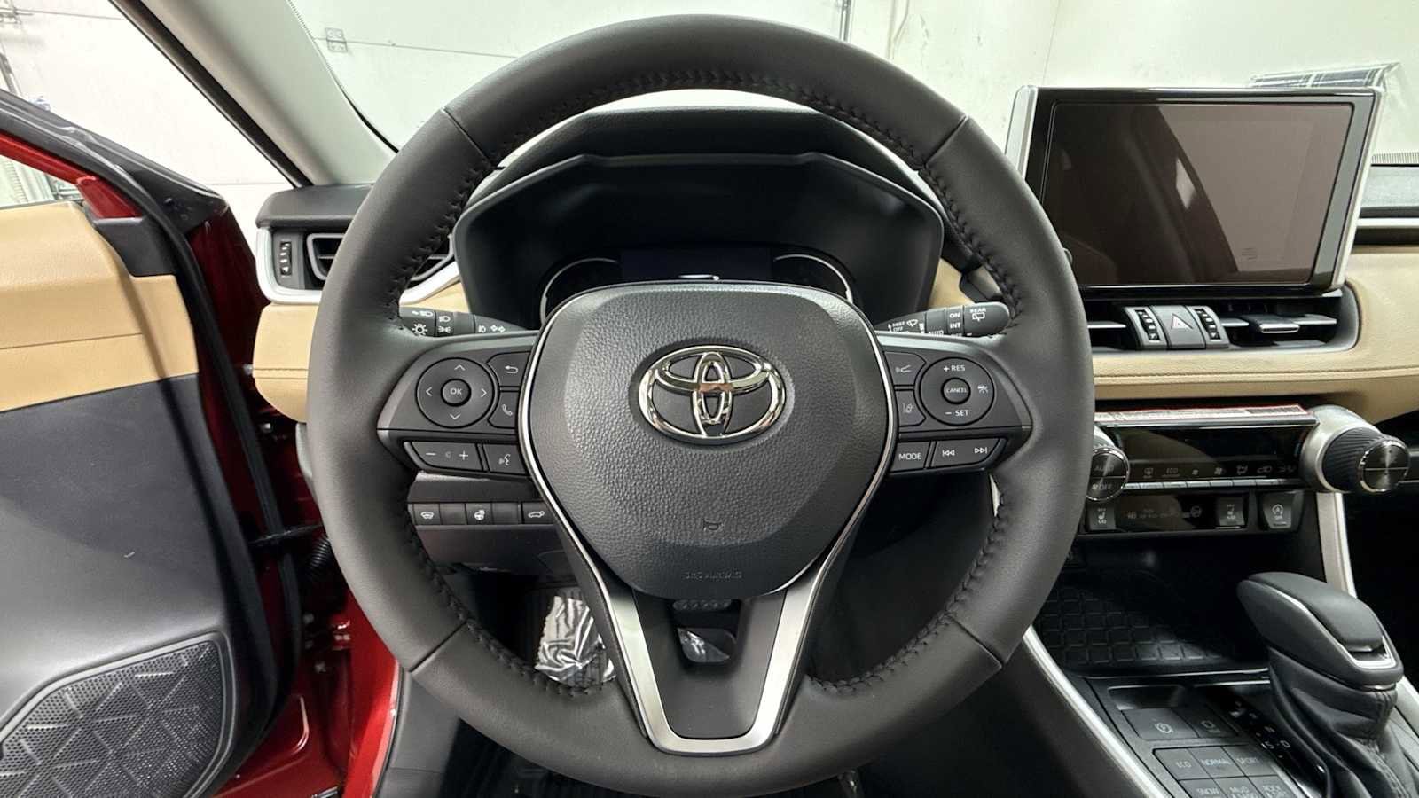 Thumbnail: 2025 Toyota RAV4 - 16