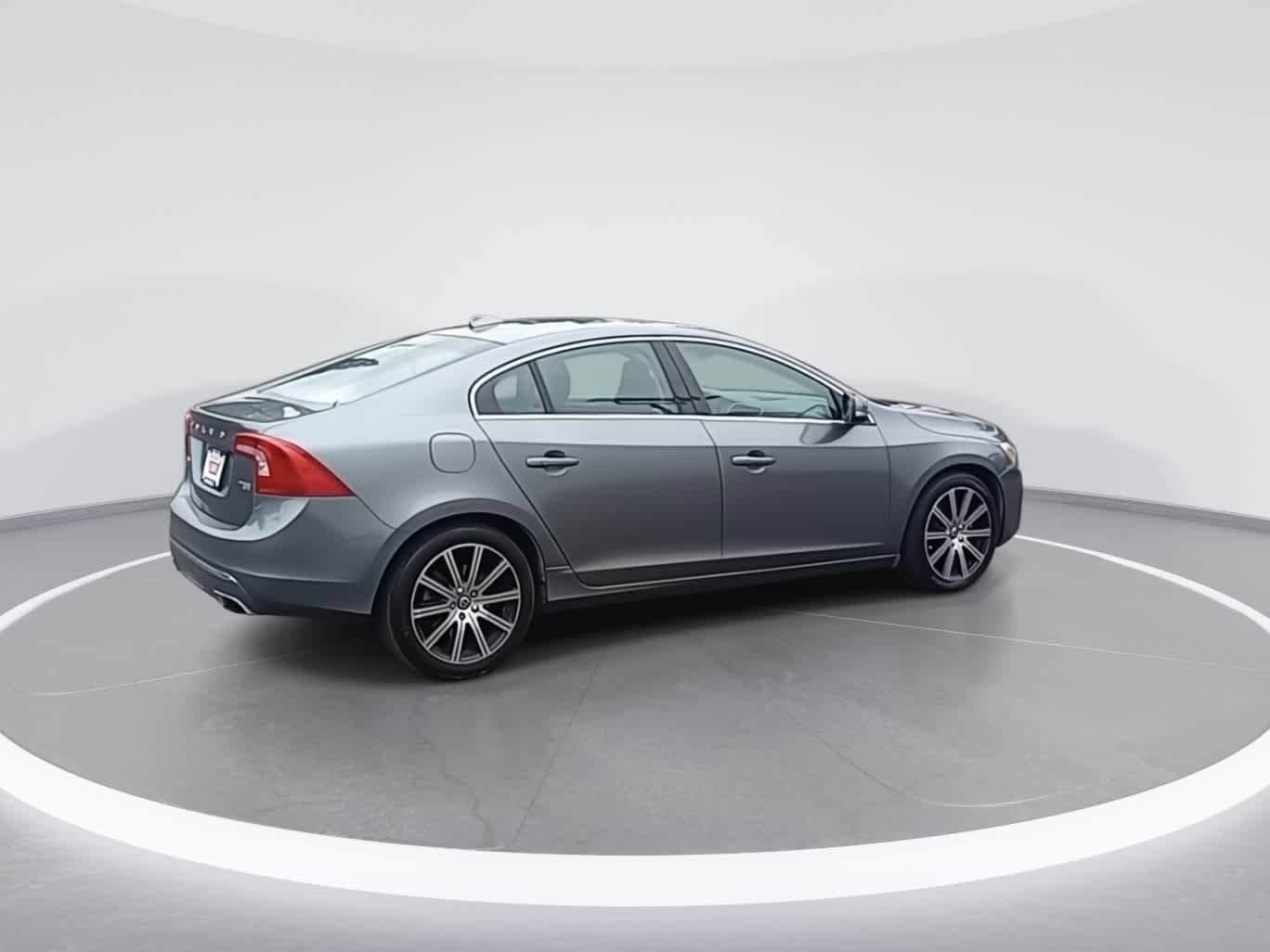 Thumbnail: 2016 Volvo S60 - 8