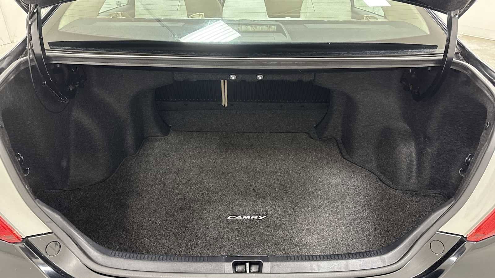 Thumbnail: 2012 Toyota Camry - 25